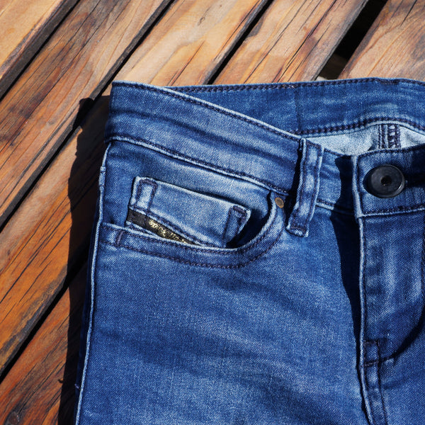 Neuf! Pantalon en jeans DIESEL - 8 ans (128 cm)