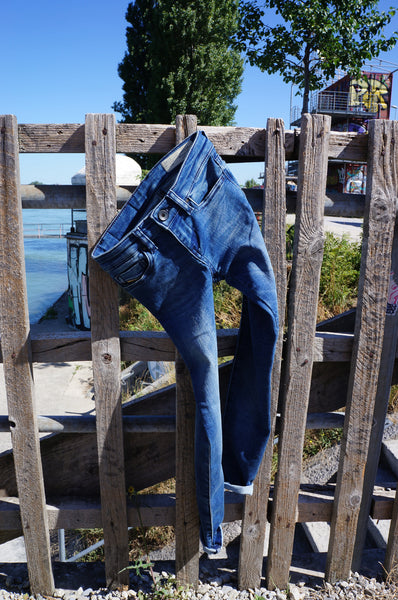 Neuf! Pantalon en jeans DIESEL - 8 ans (128 cm)